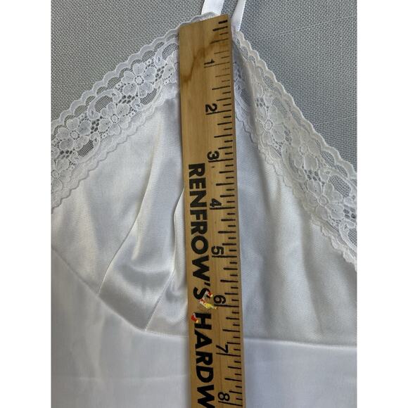 Vanity Fair Full Slip Women 38 Creamy White Lace Trim Nylon Blend Pin Up Work - Picture 8 of 11